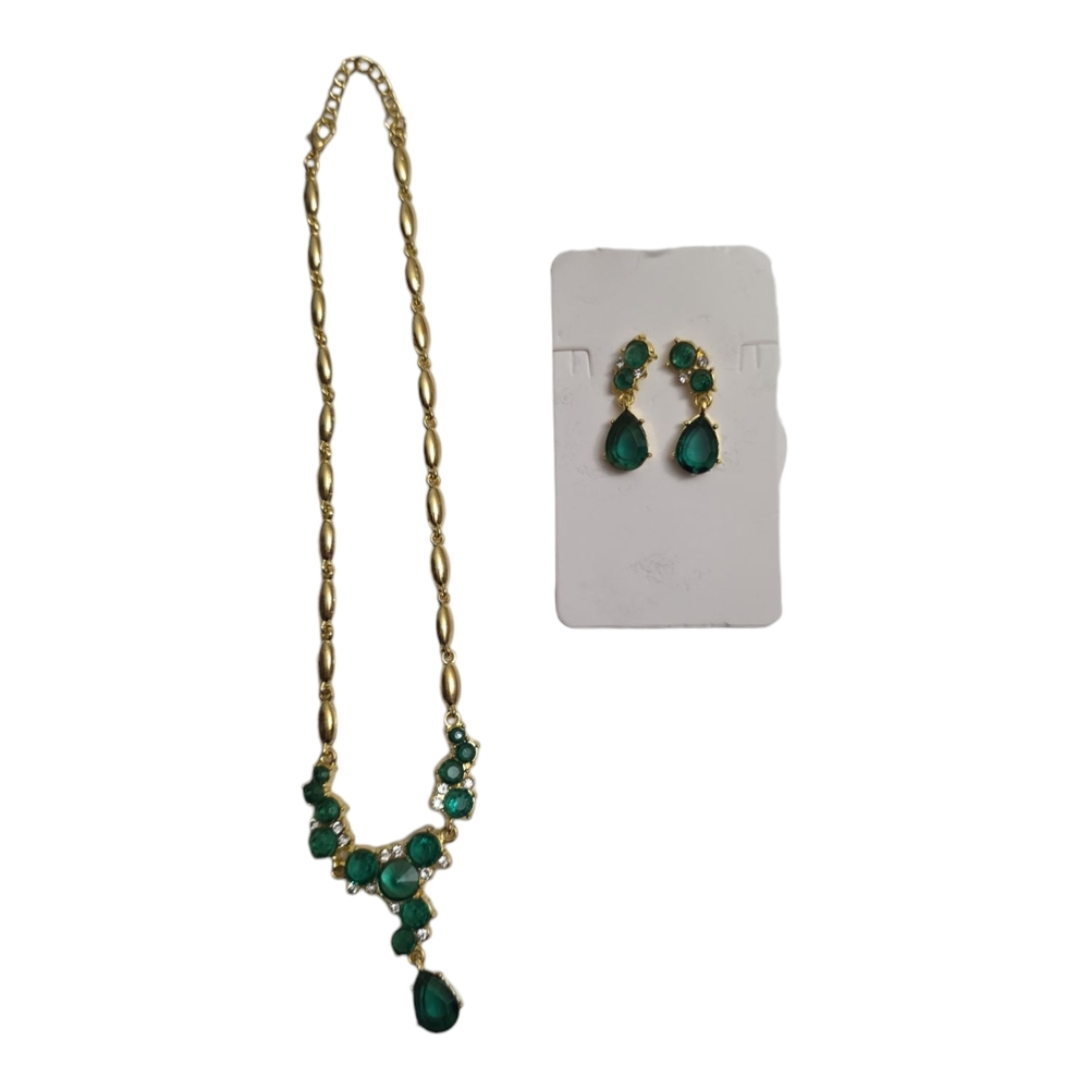 Elegant Gold and Green Necklace Set